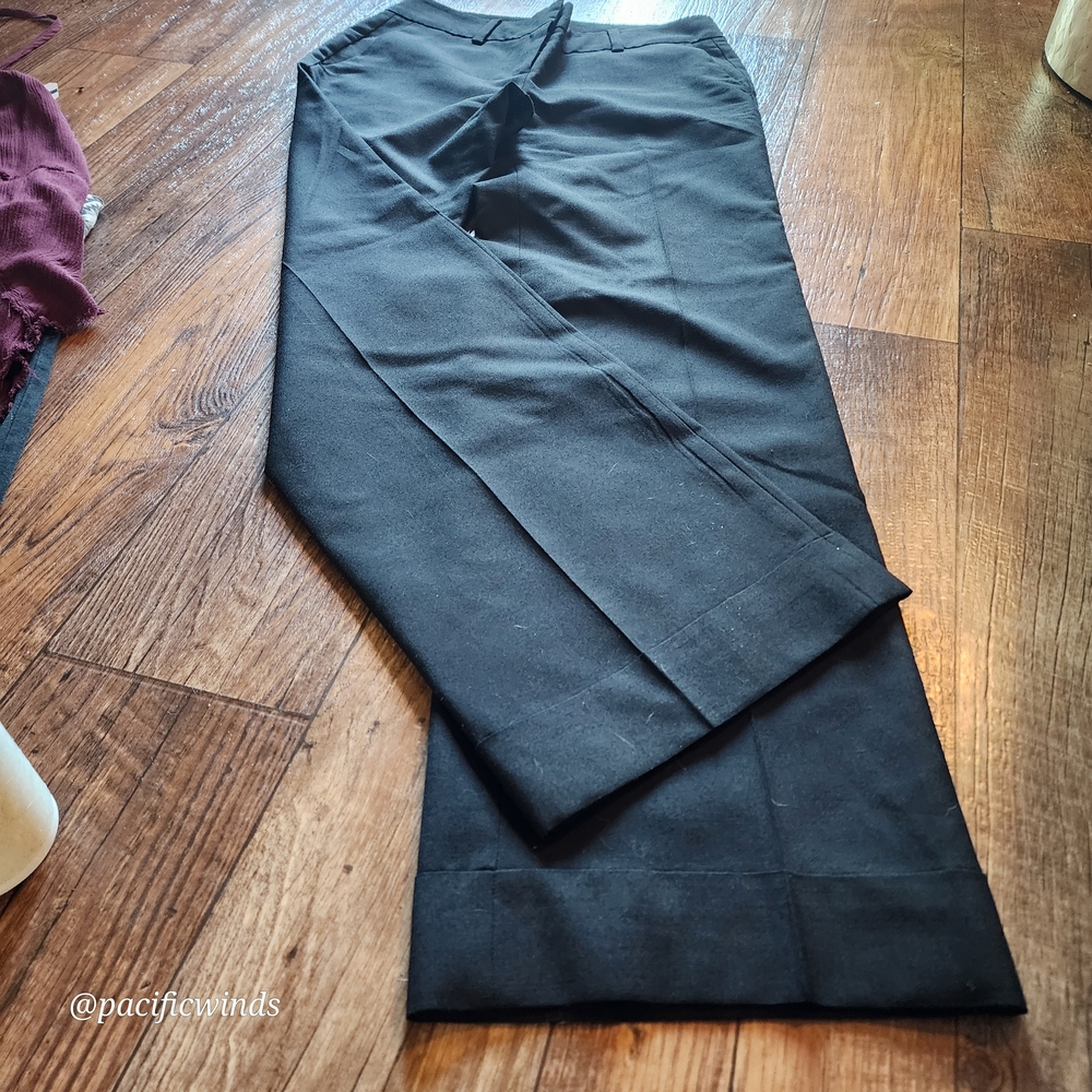 Ann Taylor Pleated Signature Black Slacks Pants Size 0 EUC! - Picture 3 of 15